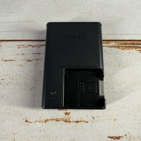 Sony BC-CSKA Battery Charger for Digital Cameras - Black - Picture 1 of 2